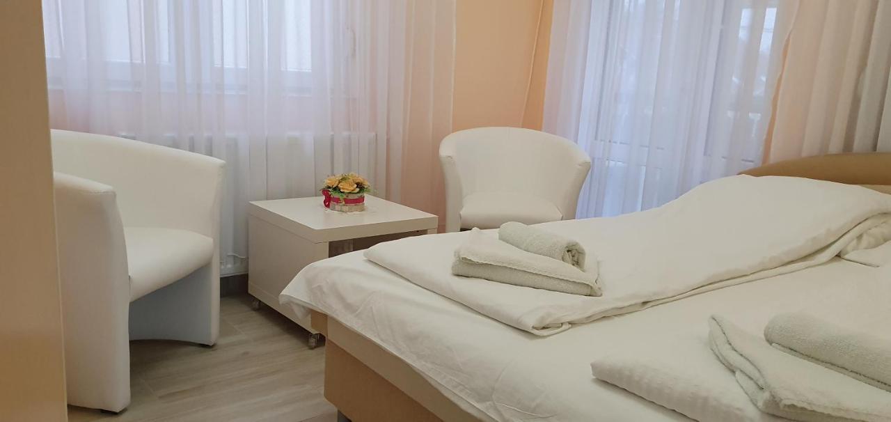 Anna Vendeghaz Bed and Breakfast Szeged Eksteriør billede